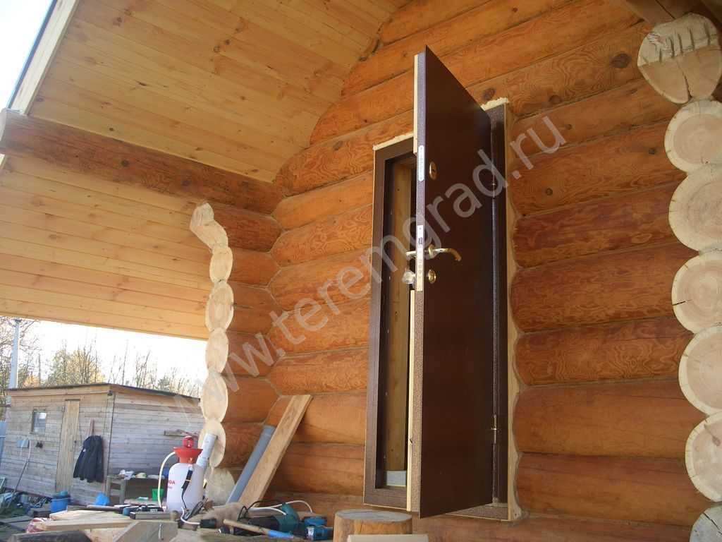 Установка двери в баню и парилку своими руками - 3 основных требования.
