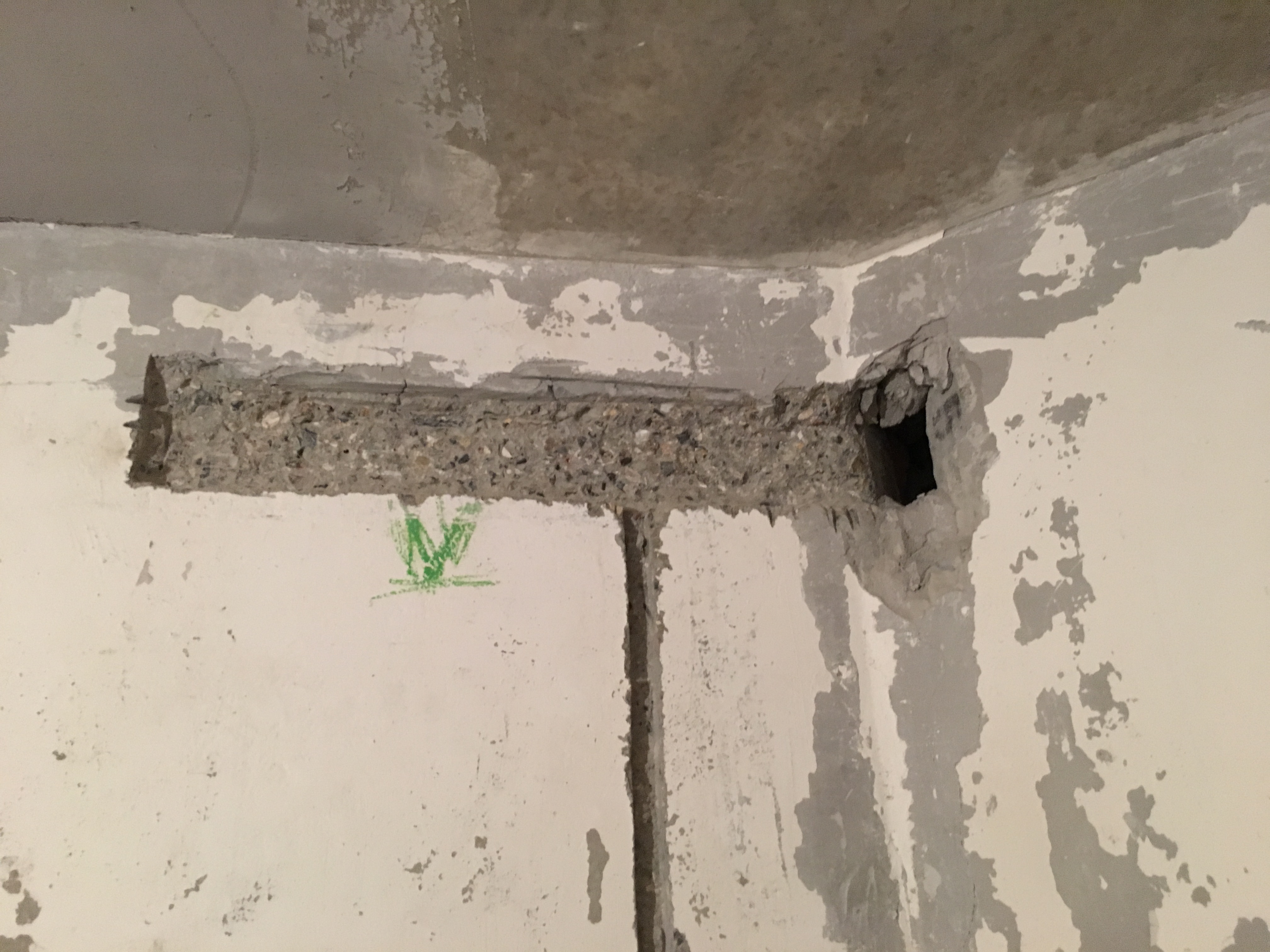 Как правильно заделать штробу в стене с проводами: советы и рекомендации