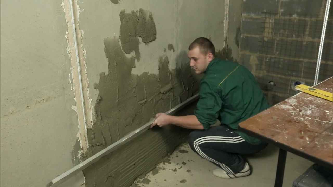 Выравнивание стен плиточным клеем: можно выровнять готовым клеем или сухой смесью неровные стены, как это делать правильно и важные рекомендации по работе