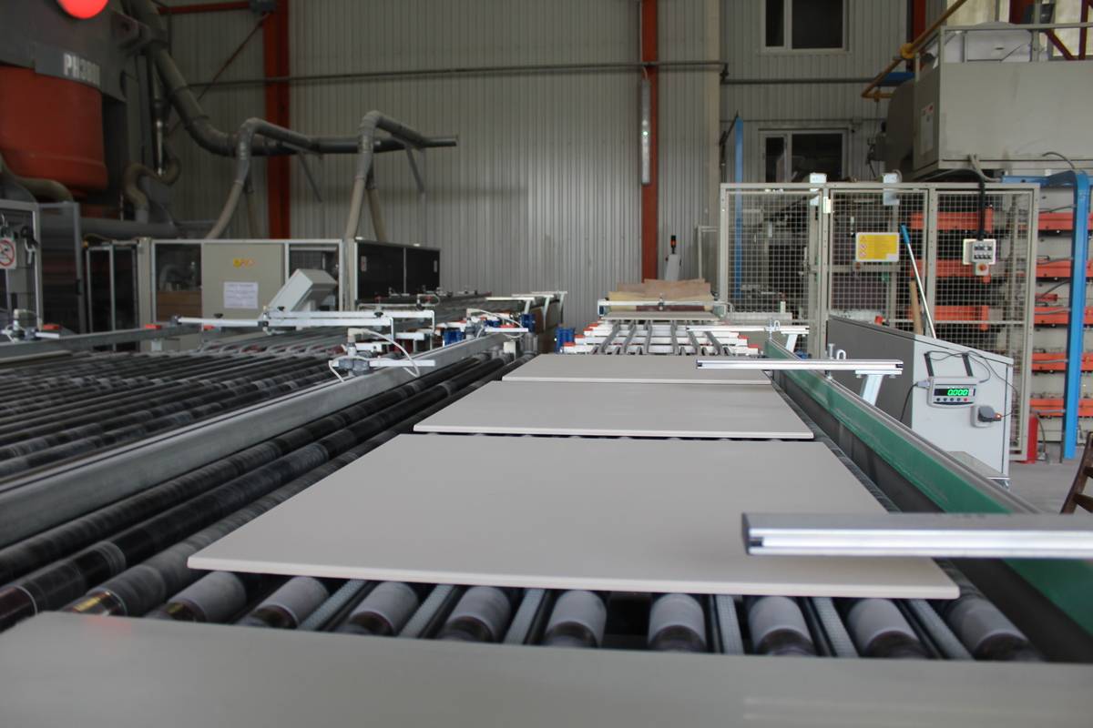 Материалы и оборудование для производства керамической плитки в заводских условиях