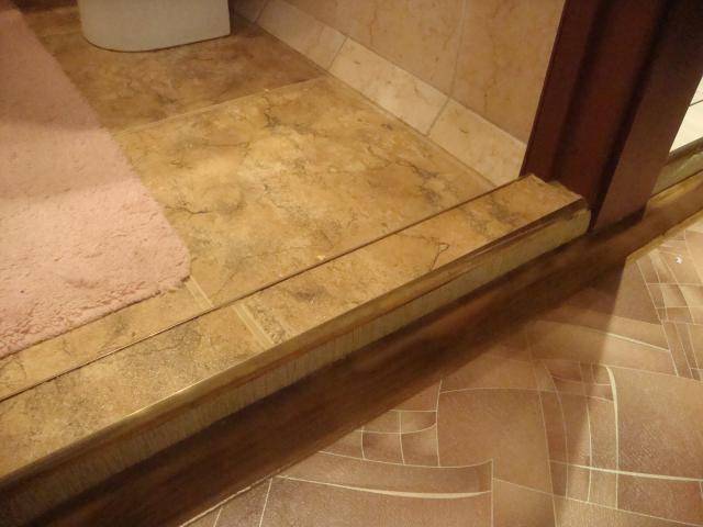 Порог в ванной комнате, как сделать. установка деревянного порога | дома на века