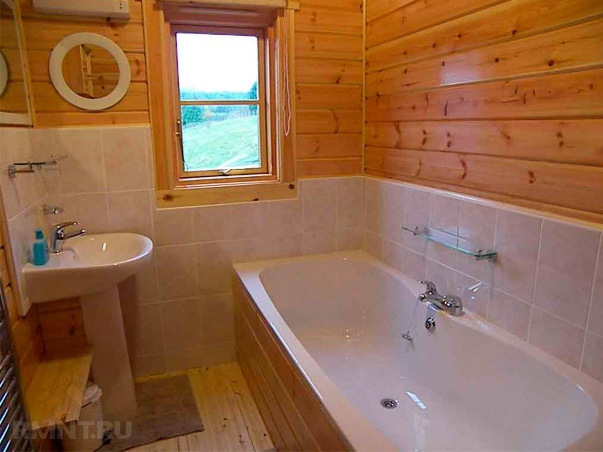 отделка ванной в деревянном доме фото