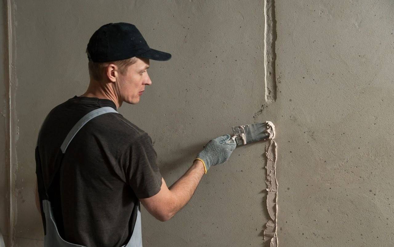 Как выровнять стену под плитку: 3 важных этапа