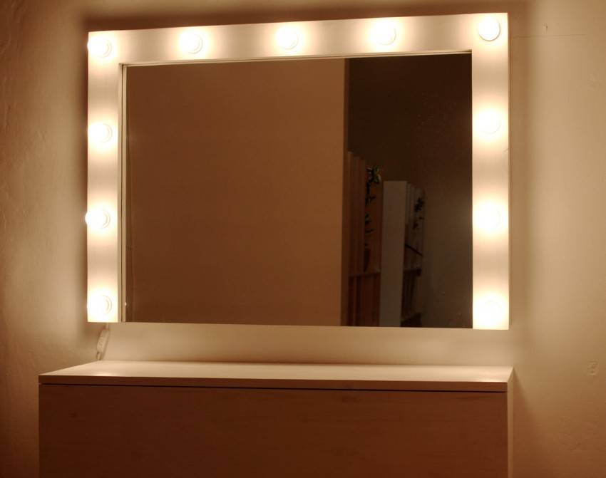Направление света зеркалами. Зеркало навесное d800 с подсветкой. Зеркало с подсветкой в прихожую настенное. Зеркало с подсветкой в коридор. Зеркало в прихожую со светодиодной подсветкой.