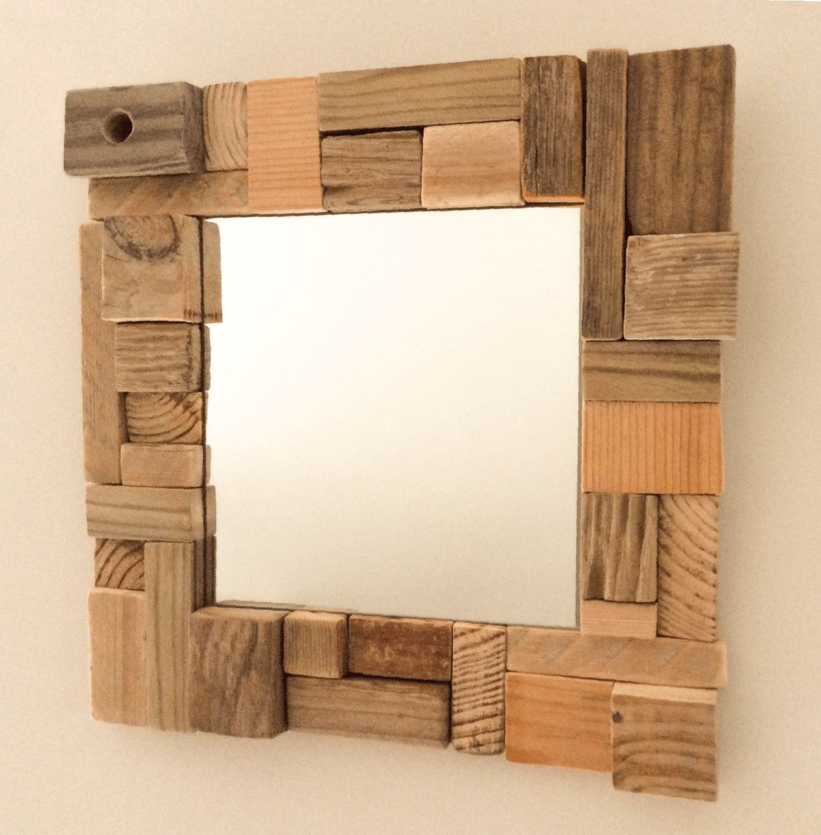 Необычные деревянные рамки. Оригинальные рамки из дерева. Необычные рамки для зеркал. Рама для зеркала из дерева. Изготовление деревянных рамок