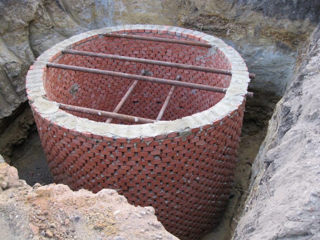 Сливная яма из кирпича своими руками
