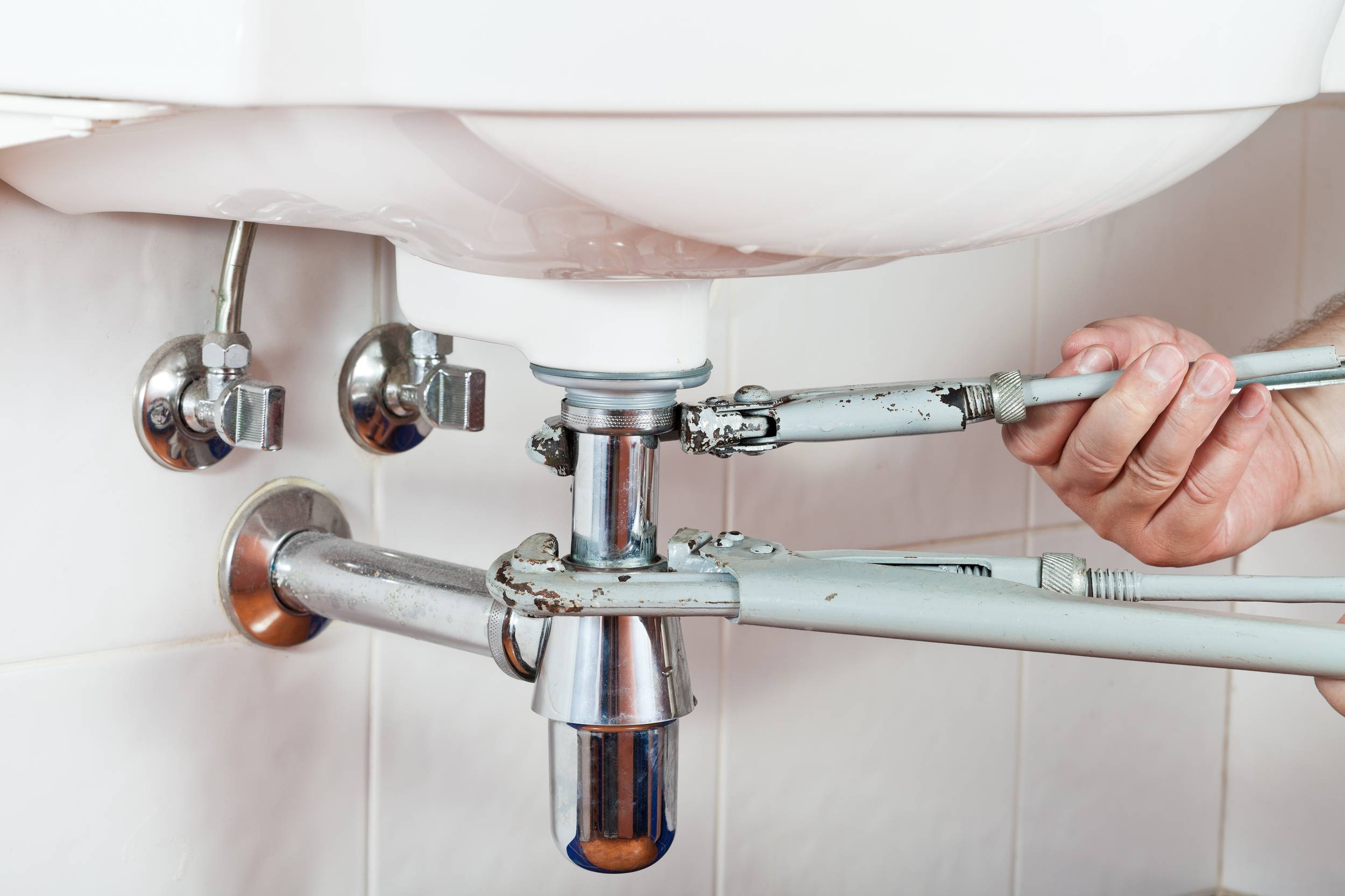 Что делать если сильно гудят трубы в ванной