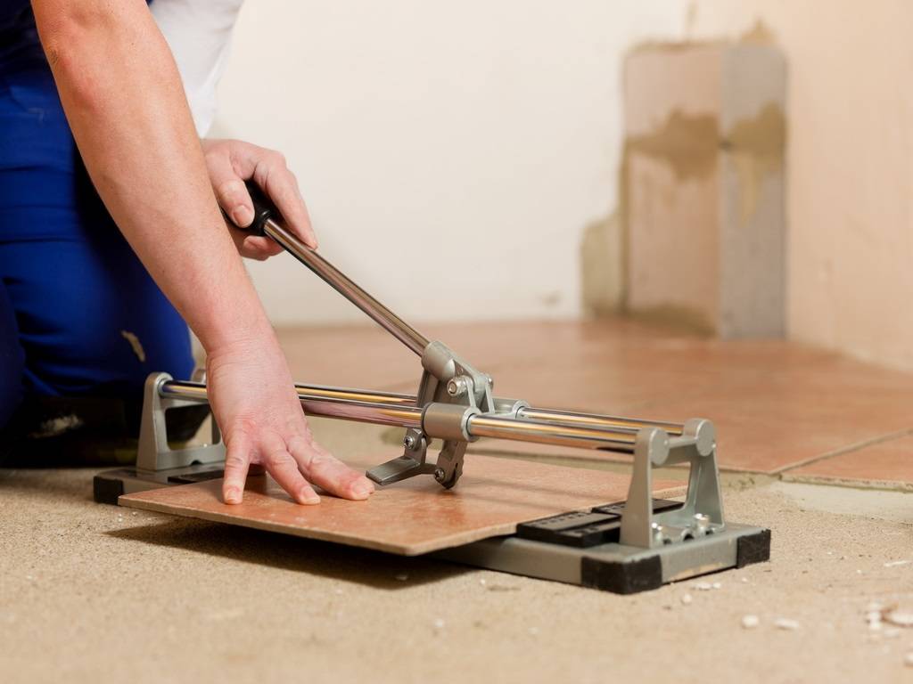 Как резать плитку: основные инструменты для работы