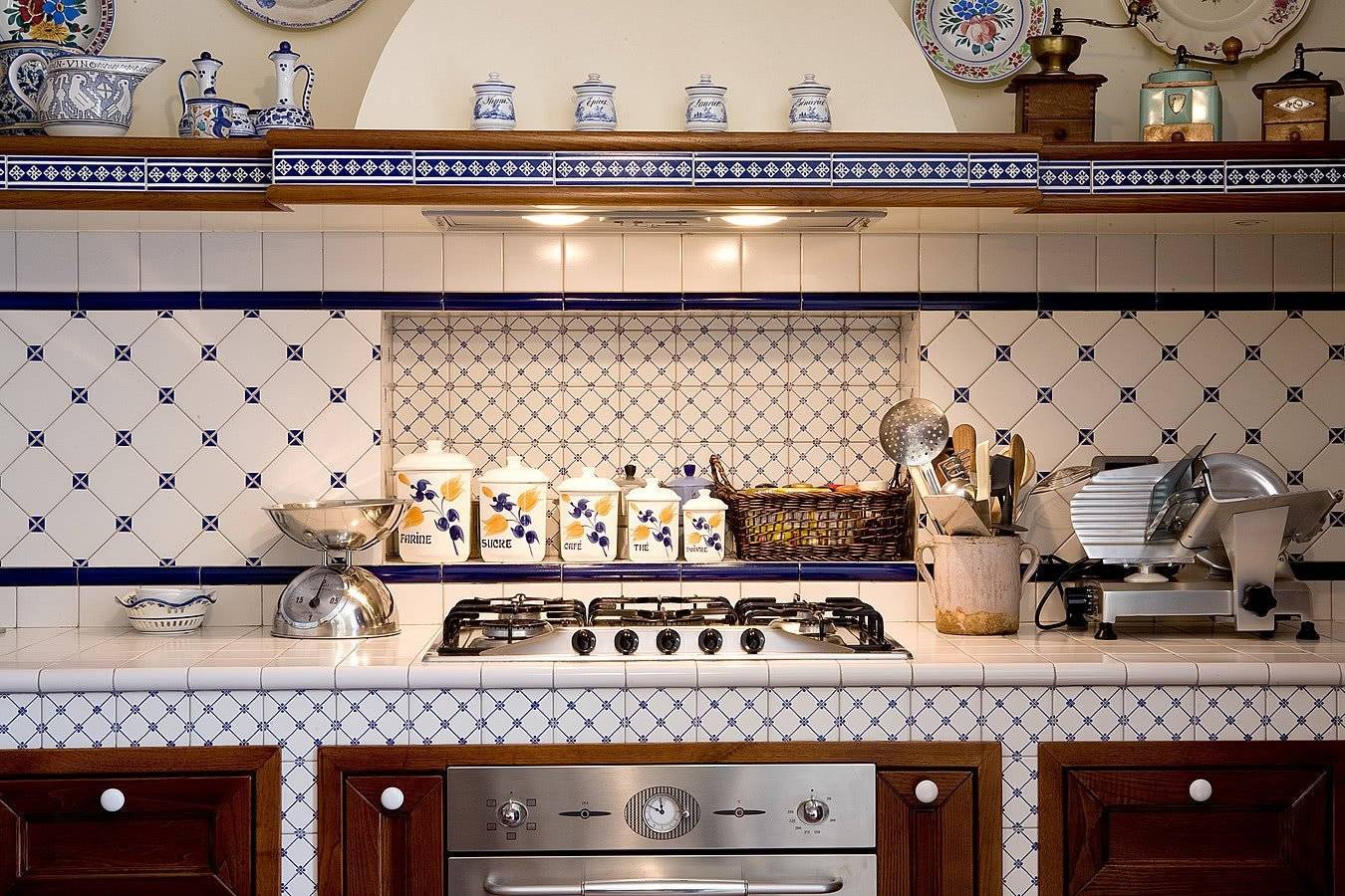Кухня в сите прованс: 99 фото, сочетаем обои и шторы