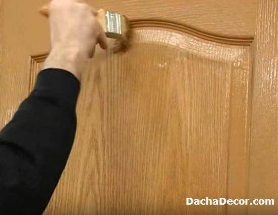 Покрасить шпонированную дверь: правила покраски