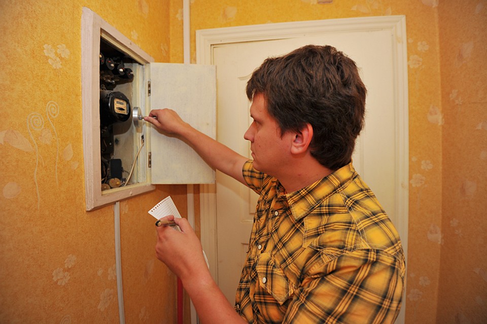 Можно ли перенести счетчик электроэнергии в квартиру: закон и причины переноса