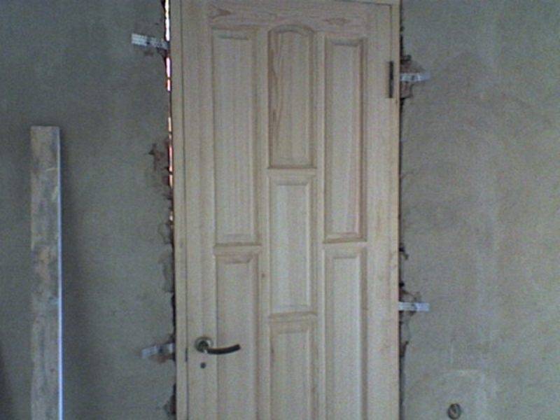 Установка дверей в ванной своими руками: пошаговая инструкция, схема (фото и видео)